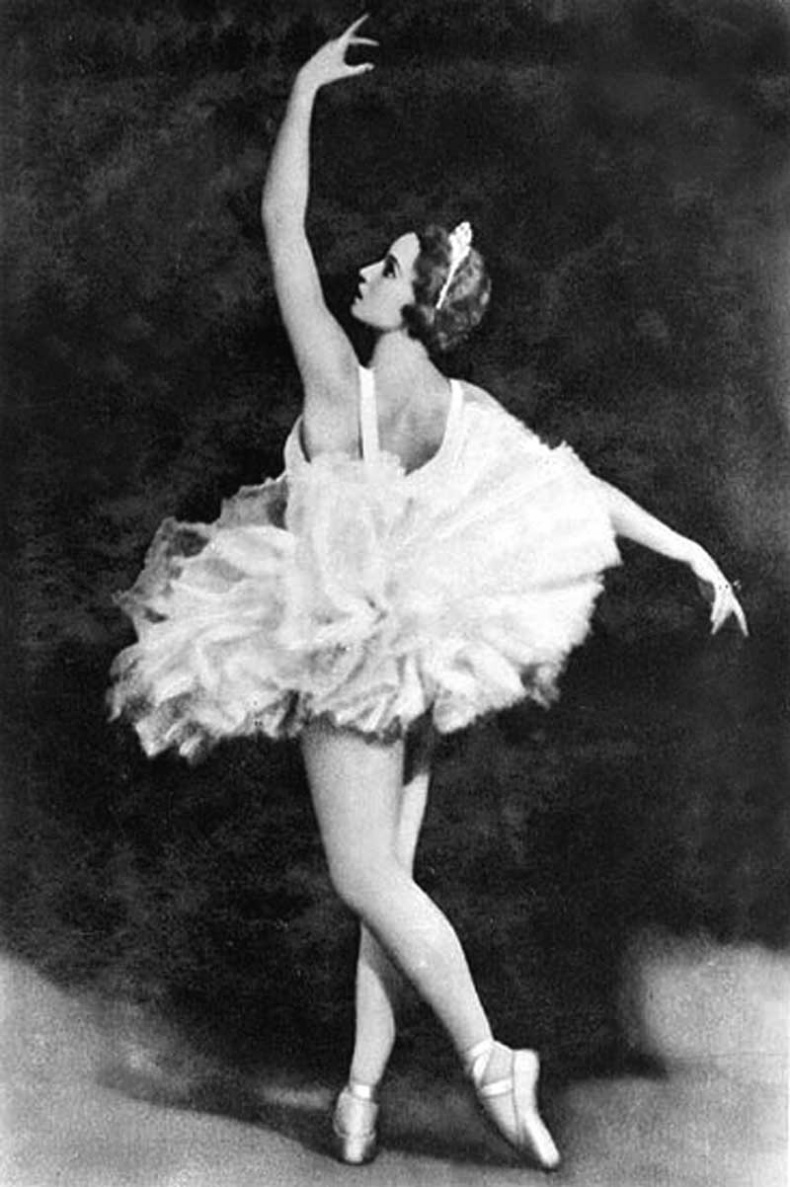 Иллюстрация к книге — Галина Уланова. Одинокая богиня балета [i_021.jpg]