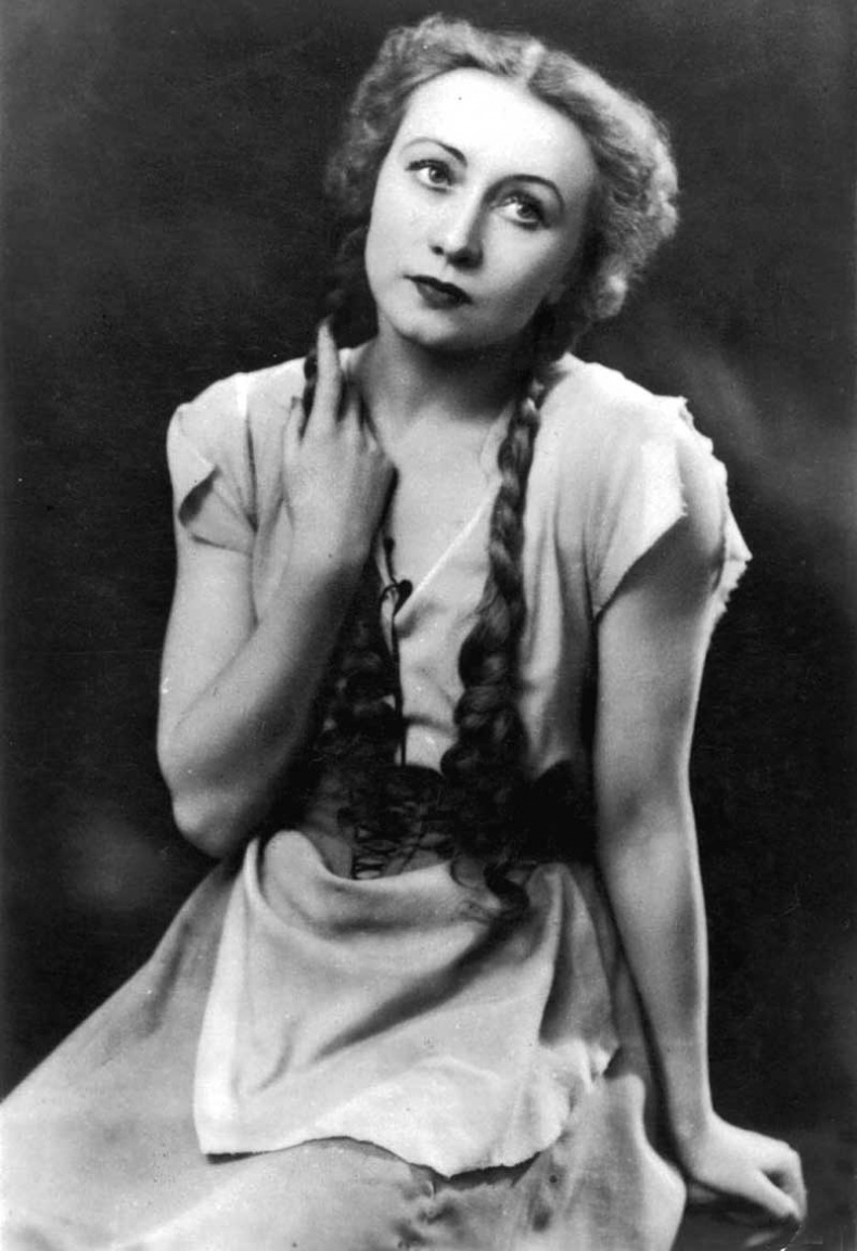 Иллюстрация к книге — Галина Уланова. Одинокая богиня балета [i_026.jpg]