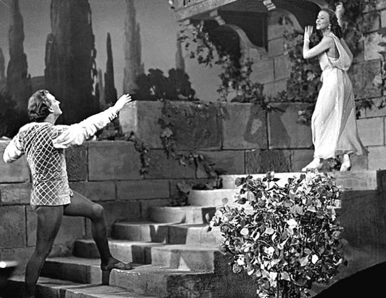 Иллюстрация к книге — Галина Уланова. Одинокая богиня балета [i_038.jpg]