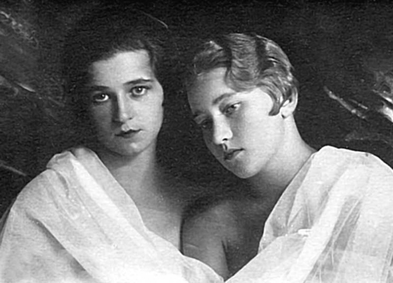 Иллюстрация к книге — Галина Уланова. Одинокая богиня балета [i_042.jpg]