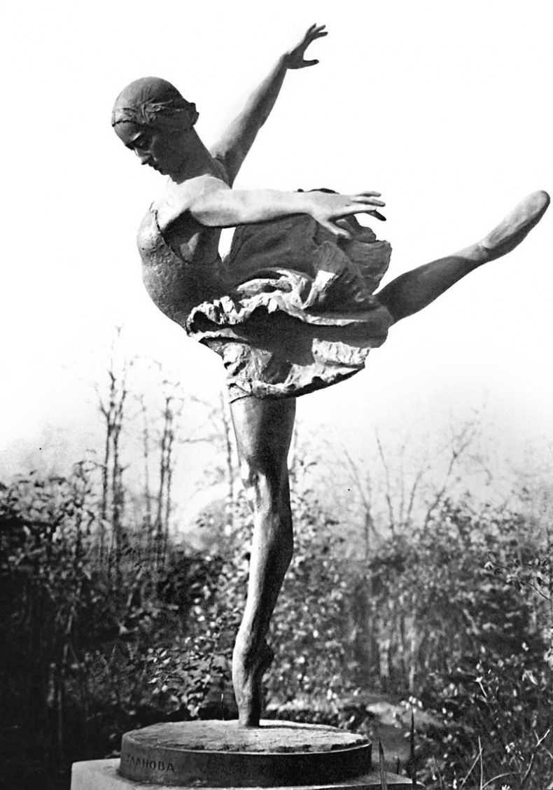 Иллюстрация к книге — Галина Уланова. Одинокая богиня балета [i_052.jpg]