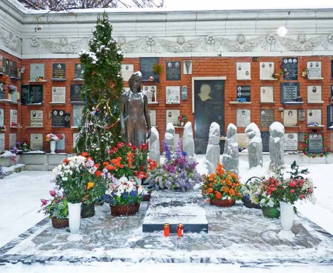 Иллюстрация к книге — Генеральный секретарь ЦК КПСС, первый президент СССР Михаил Сергеевич Горбачёв [i_026.jpg]