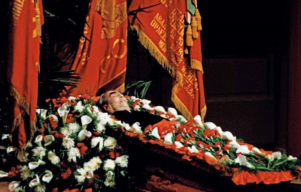 Иллюстрация к книге — Генеральный секретарь ЦК КПСС Леонид Ильич Брежнев [i_033.jpg]