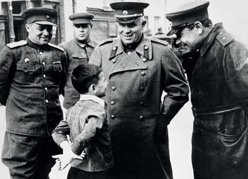 Иллюстрация к книге — Первый секретарь ЦК КПСС Никита Сергеевич Хрущёв [i_015.jpg]