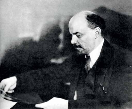 Иллюстрация к книге — Председатель Совета народных комиссаров Владимир Ильич Ленин [i_014.jpg]