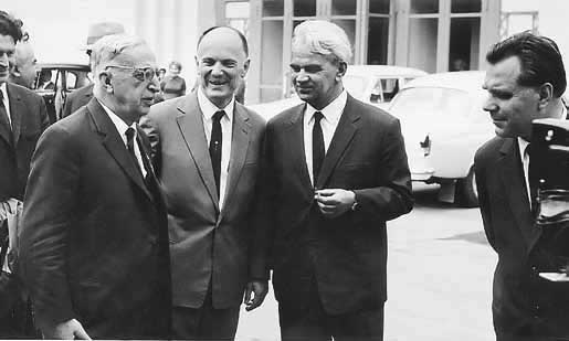 Иллюстрация к книге — Великие умы России. Том 2. Мстислав Келдыш [i_034.jpg]