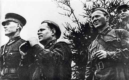 Иллюстрация к книге — Полководцы Великой Отечественной. Книга 2. Алексей Антонов, Константин Рокоссовский, Михаил Ефремов, Иван Баграмян, Иван Конев [_46.jpg]