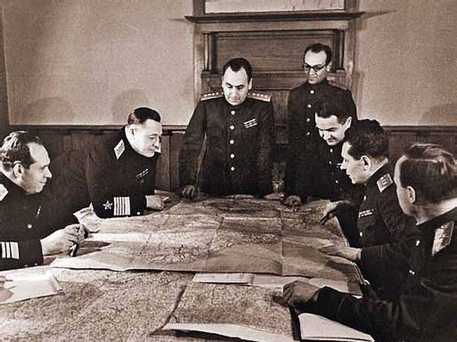 Иллюстрация к книге — Полководцы Великой Отечественной. Книга 2. Алексей Антонов, Константин Рокоссовский, Михаил Ефремов, Иван Баграмян, Иван Конев [_8.jpg]