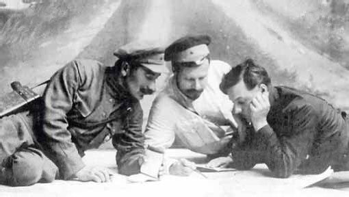 Иллюстрация к книге — Красные полководцы. Сергей Каменев, Семен Будённый, Михаил Фрунзе, Василий Чапаев, Василий Блюхер, Михаил Тухачевский [_11.jpg]