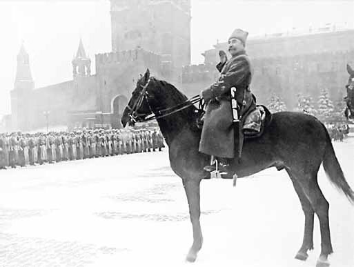 Иллюстрация к книге — Красные полководцы. Сергей Каменев, Семен Будённый, Михаил Фрунзе, Василий Чапаев, Василий Блюхер, Михаил Тухачевский [_14.jpg]