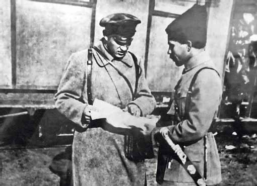 Иллюстрация к книге — Красные полководцы. Сергей Каменев, Семен Будённый, Михаил Фрунзе, Василий Чапаев, Василий Блюхер, Михаил Тухачевский [_27.jpg]