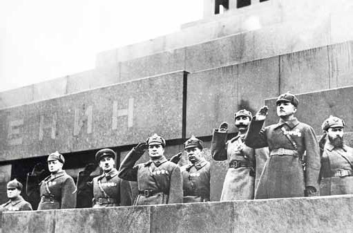 Иллюстрация к книге — Красные полководцы. Сергей Каменев, Семен Будённый, Михаил Фрунзе, Василий Чапаев, Василий Блюхер, Михаил Тухачевский [_43.jpg]