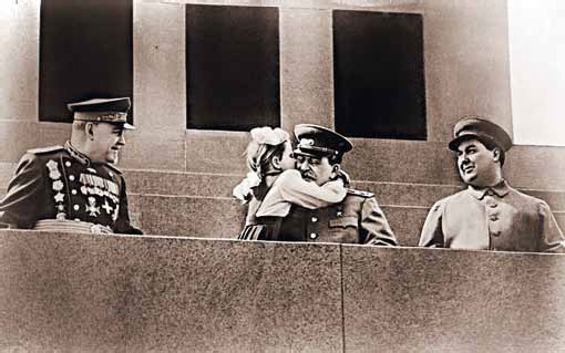 Иллюстрация к книге — Полководцы Великой Отечественной. Книга 1. Иосиф Сталин, Сидор Ковпак, Иван Панфилов, Федор Толбухин, Александр Василевский [_22.jpg]