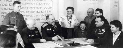 Иллюстрация к книге — Полководцы Великой Отечественной. Книга 1. Иосиф Сталин, Сидор Ковпак, Иван Панфилов, Федор Толбухин, Александр Василевский [_28.jpg]