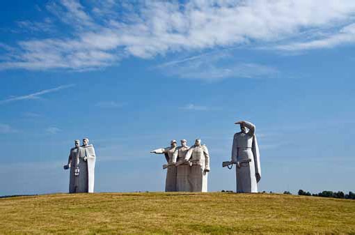 Иллюстрация к книге — Полководцы Великой Отечественной. Книга 1. Иосиф Сталин, Сидор Ковпак, Иван Панфилов, Федор Толбухин, Александр Василевский [_33.jpg]