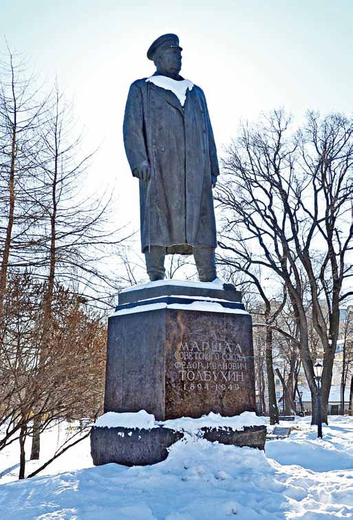 Иллюстрация к книге — Полководцы Великой Отечественной. Книга 1. Иосиф Сталин, Сидор Ковпак, Иван Панфилов, Федор Толбухин, Александр Василевский [_35.jpg]