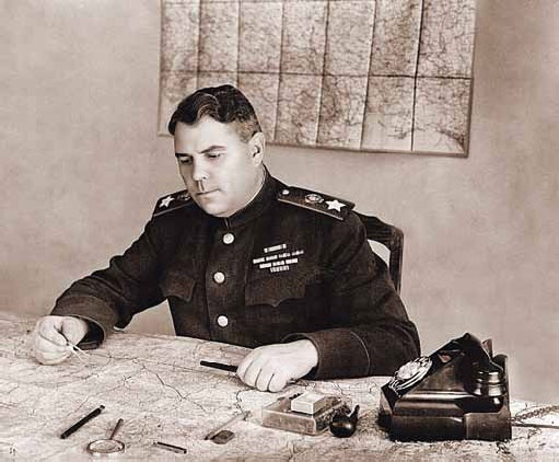 Иллюстрация к книге — Полководцы Великой Отечественной. Книга 1. Иосиф Сталин, Сидор Ковпак, Иван Панфилов, Федор Толбухин, Александр Василевский [_44.jpg]