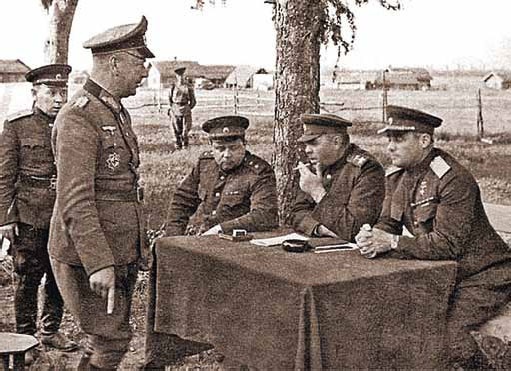 Иллюстрация к книге — Полководцы Великой Отечественной. Книга 1. Иосиф Сталин, Сидор Ковпак, Иван Панфилов, Федор Толбухин, Александр Василевский [_45.jpg]