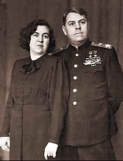 Иллюстрация к книге — Полководцы Великой Отечественной. Книга 1. Иосиф Сталин, Сидор Ковпак, Иван Панфилов, Федор Толбухин, Александр Василевский [_49.jpg]