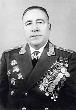 Иллюстрация к книге — Полководцы Великой Отечественной. Книга 3. Борис Шапошников, Василий Чуйков, Михаил Катуков, Николай Ватутин, Николай Кузнецов, Иван Черняховский [_19.jpg]