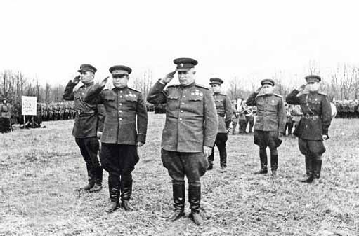 Иллюстрация к книге — Полководцы Великой Отечественной. Книга 3. Борис Шапошников, Василий Чуйков, Михаил Катуков, Николай Ватутин, Николай Кузнецов, Иван Черняховский [_21.jpg]