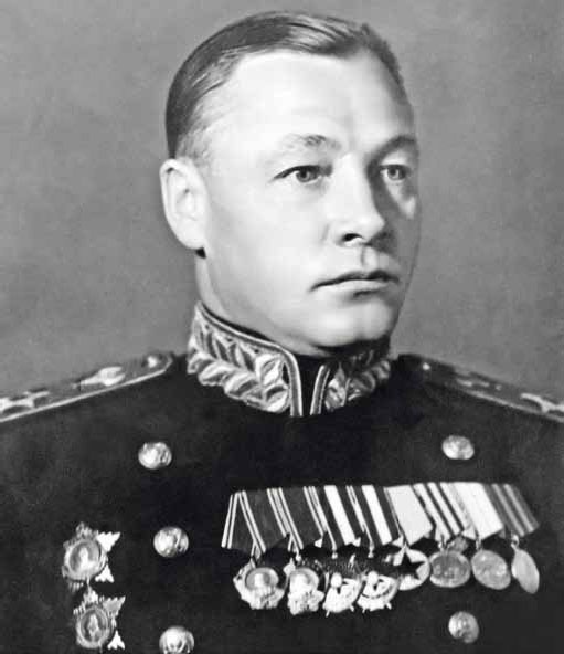 Иллюстрация к книге — Полководцы Великой Отечественной. Книга 3. Борис Шапошников, Василий Чуйков, Михаил Катуков, Николай Ватутин, Николай Кузнецов, Иван Черняховский [_26.jpg]