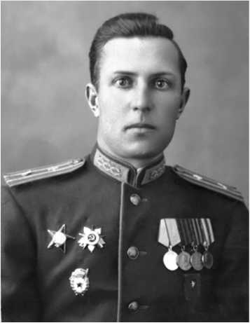 Иллюстрация к книге — Подлинная история авиаполка «Нормандия – Неман» [i_035.jpg]