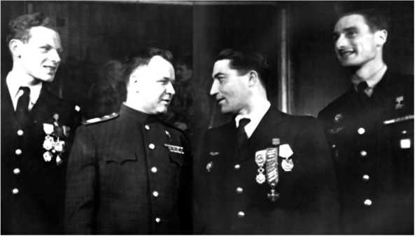 Иллюстрация к книге — Подлинная история авиаполка «Нормандия – Неман» [i_055.jpg]