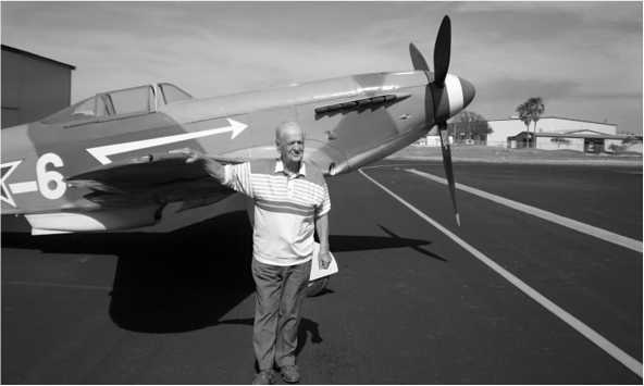 Иллюстрация к книге — Подлинная история авиаполка «Нормандия – Неман» [i_065.jpg]