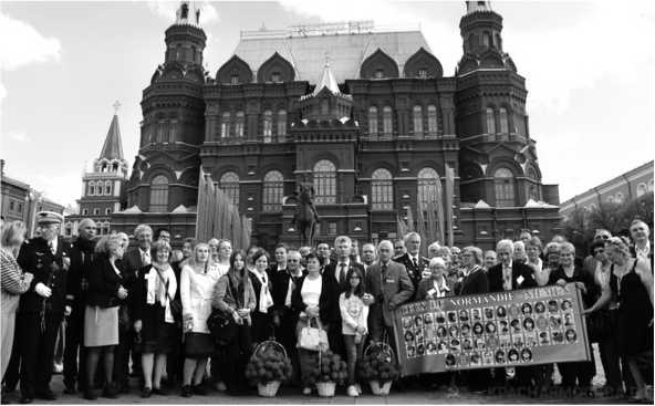 Иллюстрация к книге — Подлинная история авиаполка «Нормандия – Неман» [i_069.jpg]