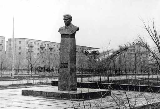 Иллюстрация к книге — Великие умы России. Том 13. Михаил Янгель [i_031.jpg]