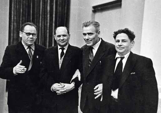 Иллюстрация к книге — Великие умы России. Том 13. Михаил Янгель [i_032.jpg]