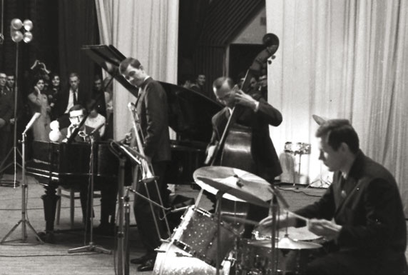 Иллюстрация к книге — Этот мой джаз [i_144.jpg]