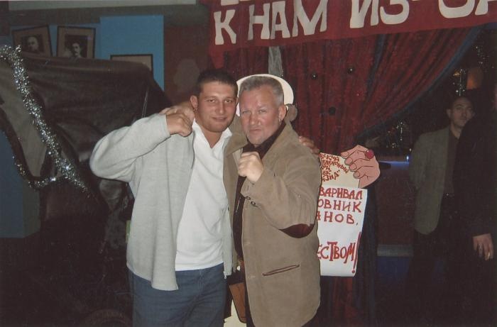 Иллюстрация к книге — Путь русского гангстера. Легенды лихих 90-х [_356.jpg]