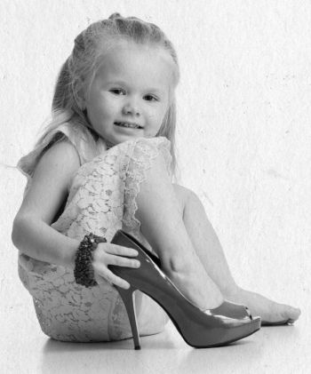 Иллюстрация к книге — Девочка. Девушка. Женщина [i_062.jpg]