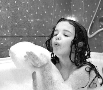 Иллюстрация к книге — Девочка. Девушка. Женщина [i_077.jpg]