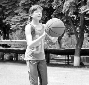 Иллюстрация к книге — Девочка. Девушка. Женщина [i_125.jpg]