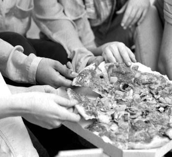 Иллюстрация к книге — Девочка. Девушка. Женщина [i_145.jpg]