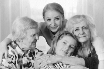 Иллюстрация к книге — Девочка. Девушка. Женщина [i_497.jpg]