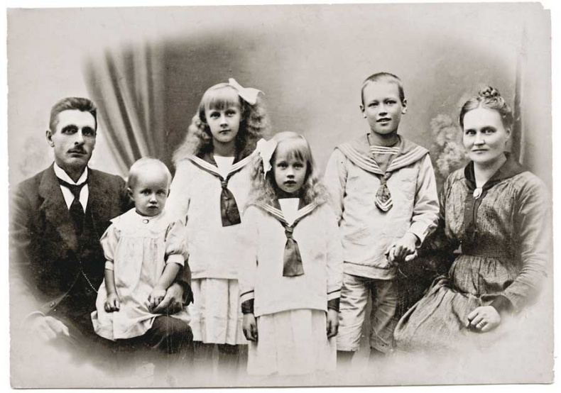 Иллюстрация к книге — Астрид Линдгрен. Этот день и есть жизнь [i_008.jpg]