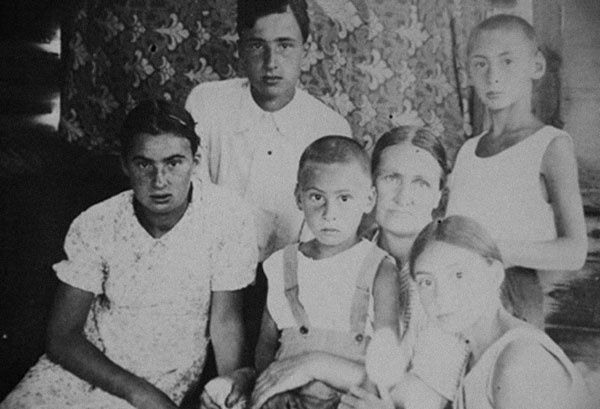 Иллюстрация к книге — Маятник жизни моей... 1930–1954 [i_054.jpg]