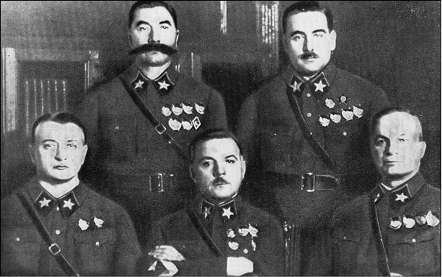 Иллюстрация к книге — Взлет и падение «красного Бонапарта». Трагическая судьба маршала Тухачевского [_22.jpg]
