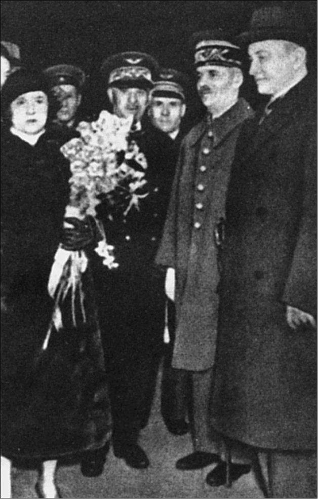 Иллюстрация к книге — Взлет и падение «красного Бонапарта». Трагическая судьба маршала Тухачевского [_25.jpg]