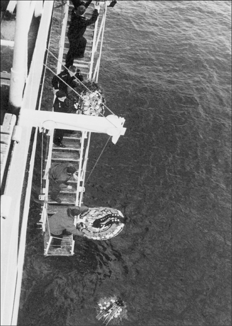 Иллюстрация к книге — Гибель "Курска". Неизвестные страницы трагедии [i_025.jpg]