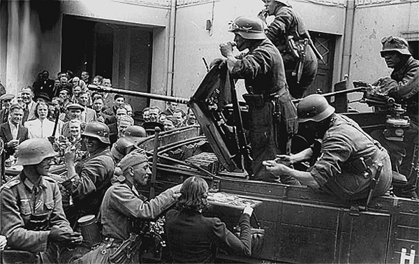 Иллюстрация к книге — Проклятые легионы. Изменники Родины на службе Гитлера [i_002.jpg]