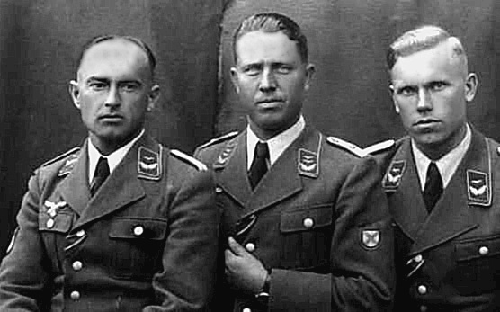 Иллюстрация к книге — Проклятые легионы. Изменники Родины на службе Гитлера [i_043.jpg]