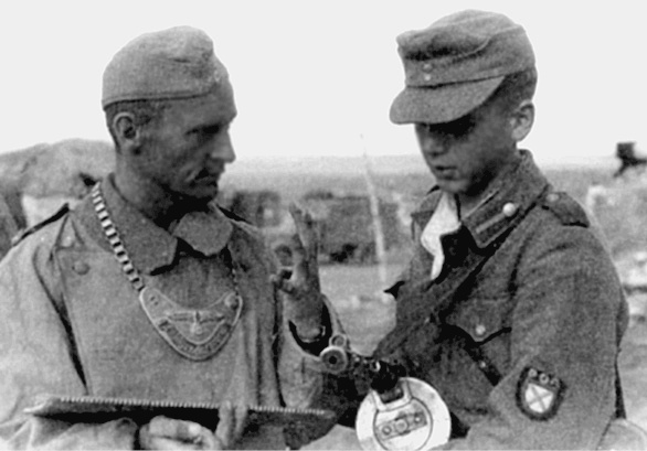 Иллюстрация к книге — Проклятые легионы. Изменники Родины на службе Гитлера [i_046.jpg]