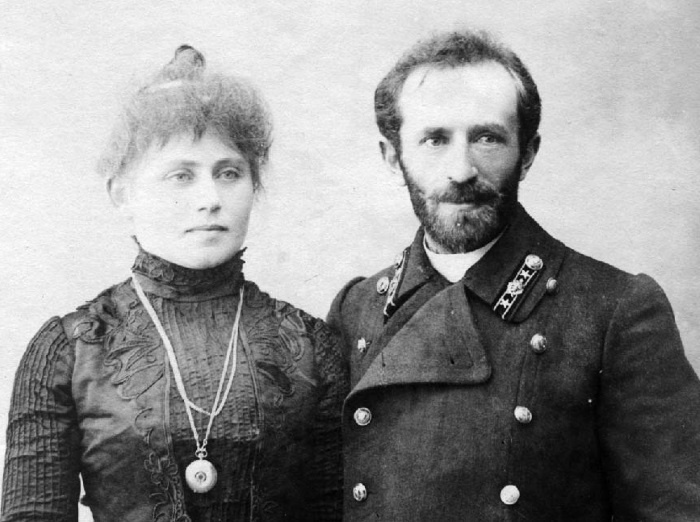 Иллюстрация к книге — Как прожить не меньше 100 лет. Советы легендарного отечественного врача [i_002.jpg]