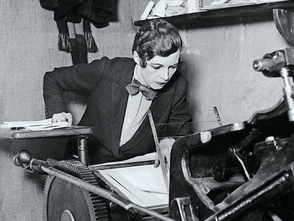 Иллюстрация к книге — Молодые и красивые. Мода двадцатых годов [i_017.jpg]