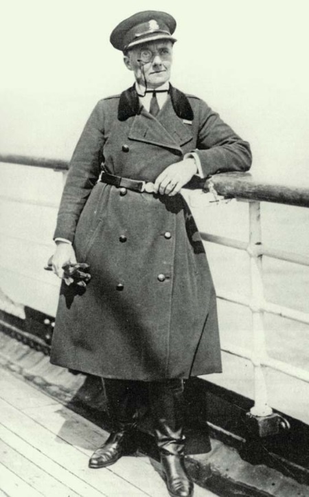 Иллюстрация к книге — Молодые и красивые. Мода двадцатых годов [i_053.jpg]